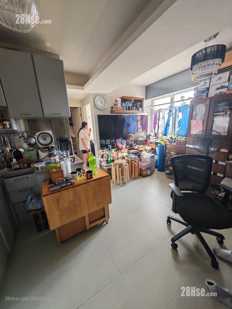 Shun Lee Building Sell 2 Bedrooms , 1 Bathroom 365 ft²