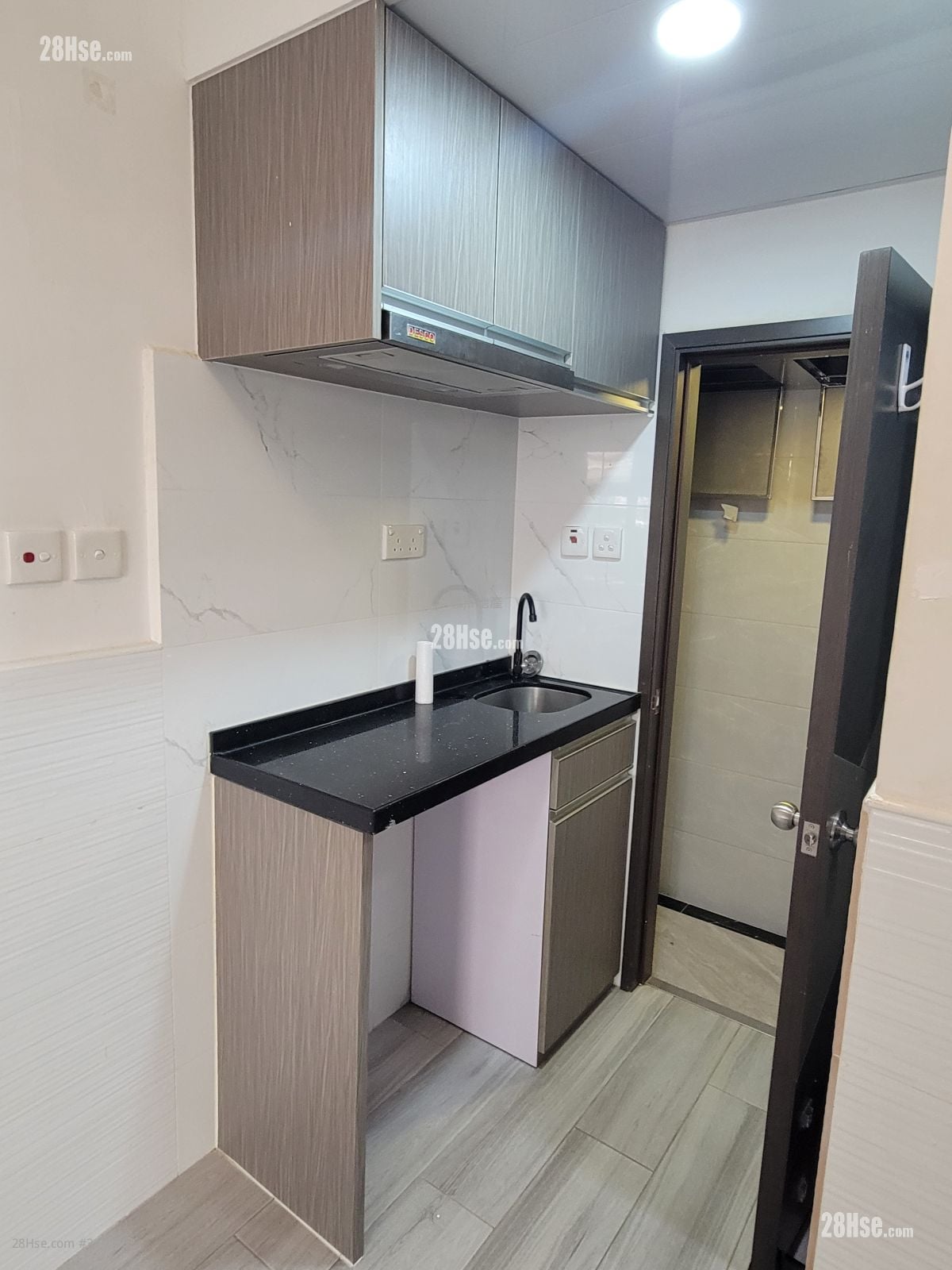 Fuk On Building Rental Studio , 1 Bathroom 110 ft²