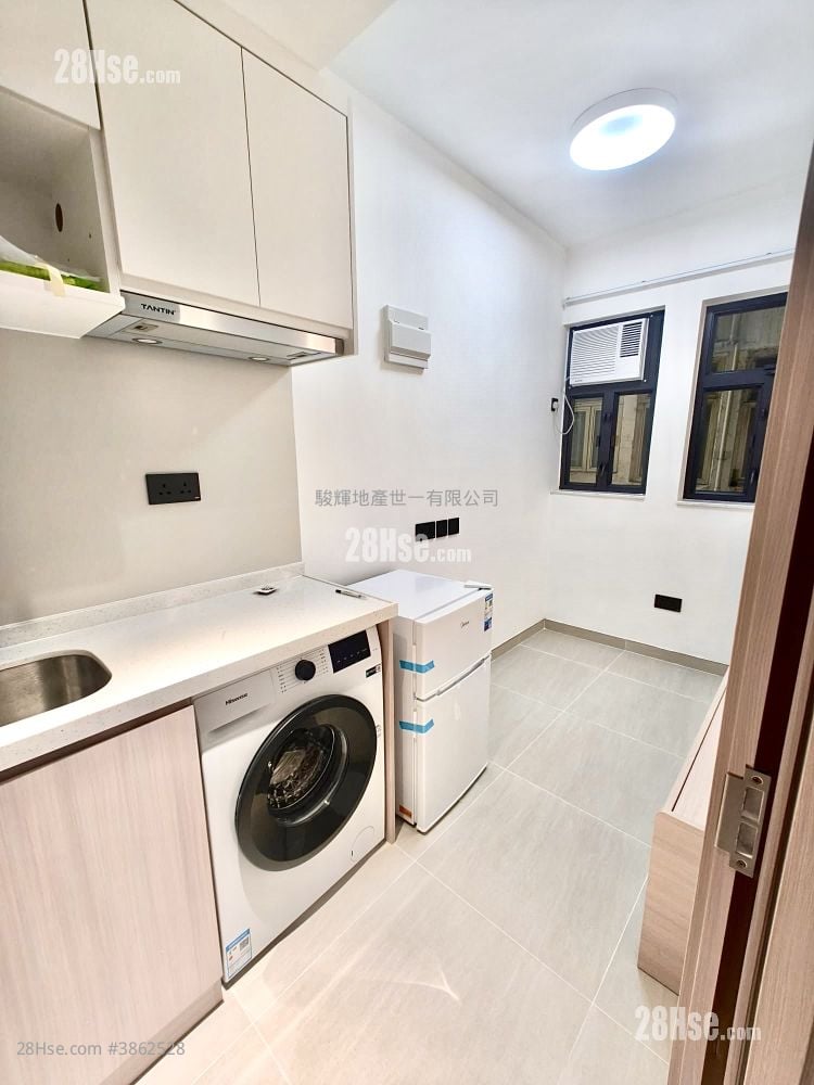 Man Fai Building Rental Studio , 1 Bathroom 150 ft²