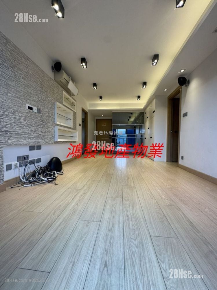Caldecott Hill Rental 3 Bedrooms , 2 Bathrooms 764 ft²