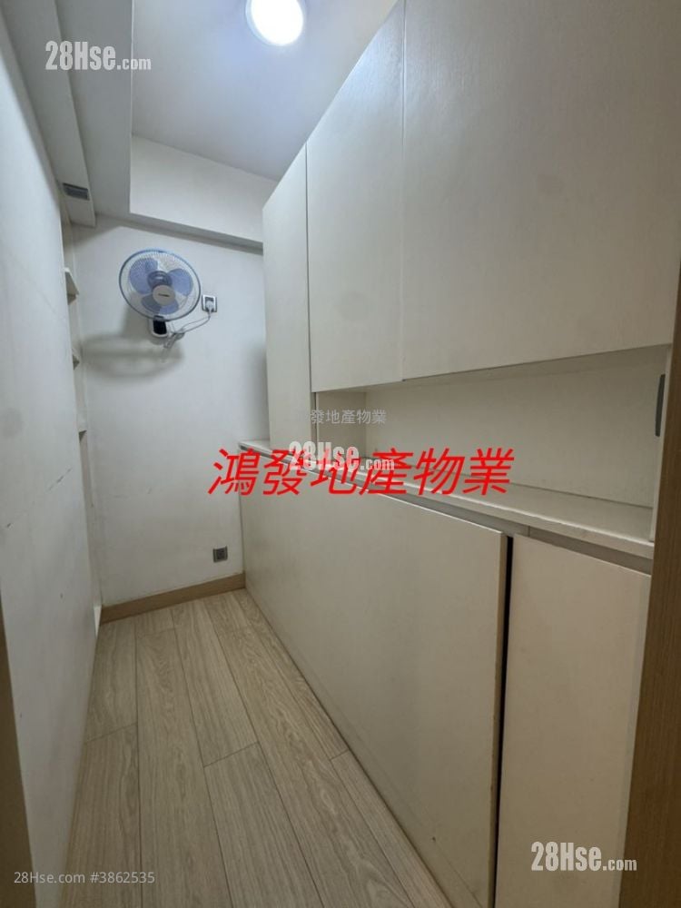 Caldecott Hill Rental 3 Bedrooms , 2 Bathrooms 764 ft²