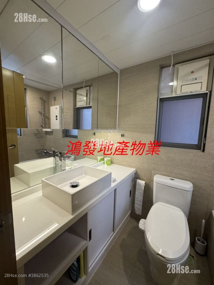 Caldecott Hill Rental 3 Bedrooms , 2 Bathrooms 764 ft²