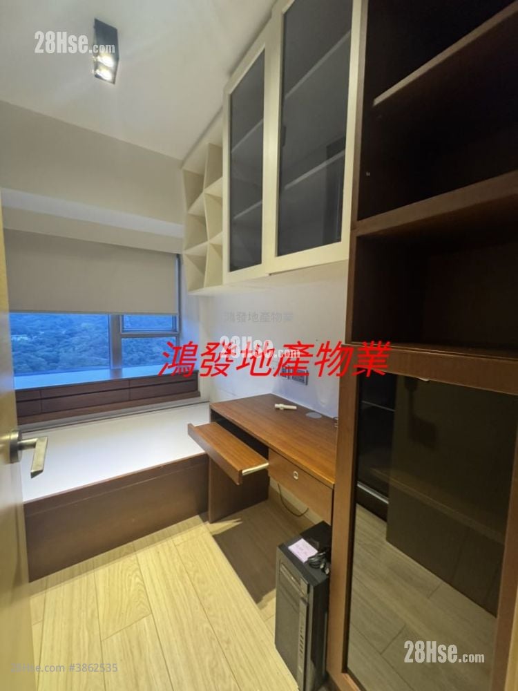 Caldecott Hill Rental 3 Bedrooms , 2 Bathrooms 764 ft²