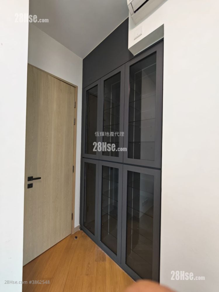 One Soho Rental 2 Bedrooms , 1 Bathroom 374 ft²