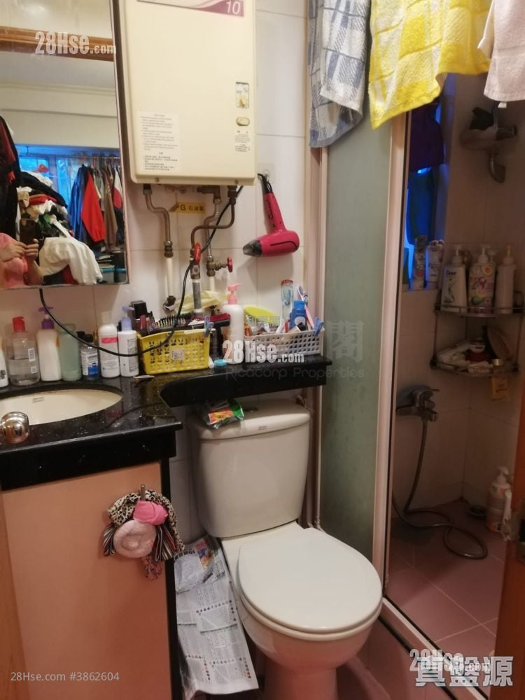 Hoi Tak Gardens Sell 2 Bedrooms , 1 Bathroom 325 ft²
