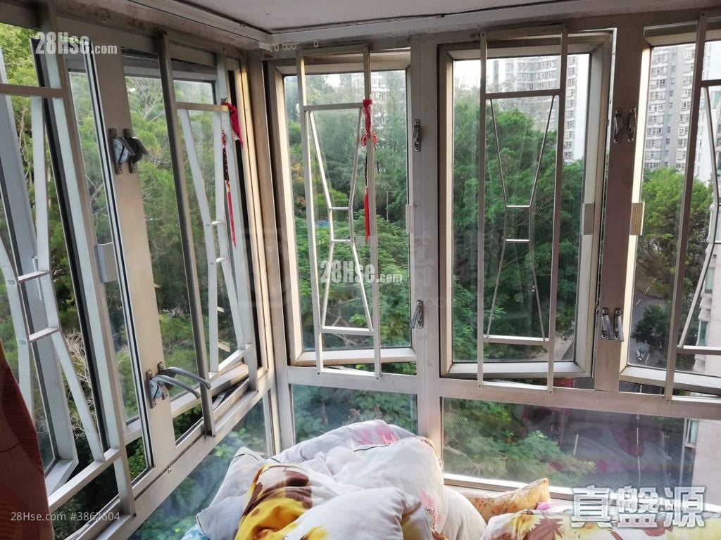 Hoi Tak Gardens Sell 2 Bedrooms , 1 Bathroom 325 ft²