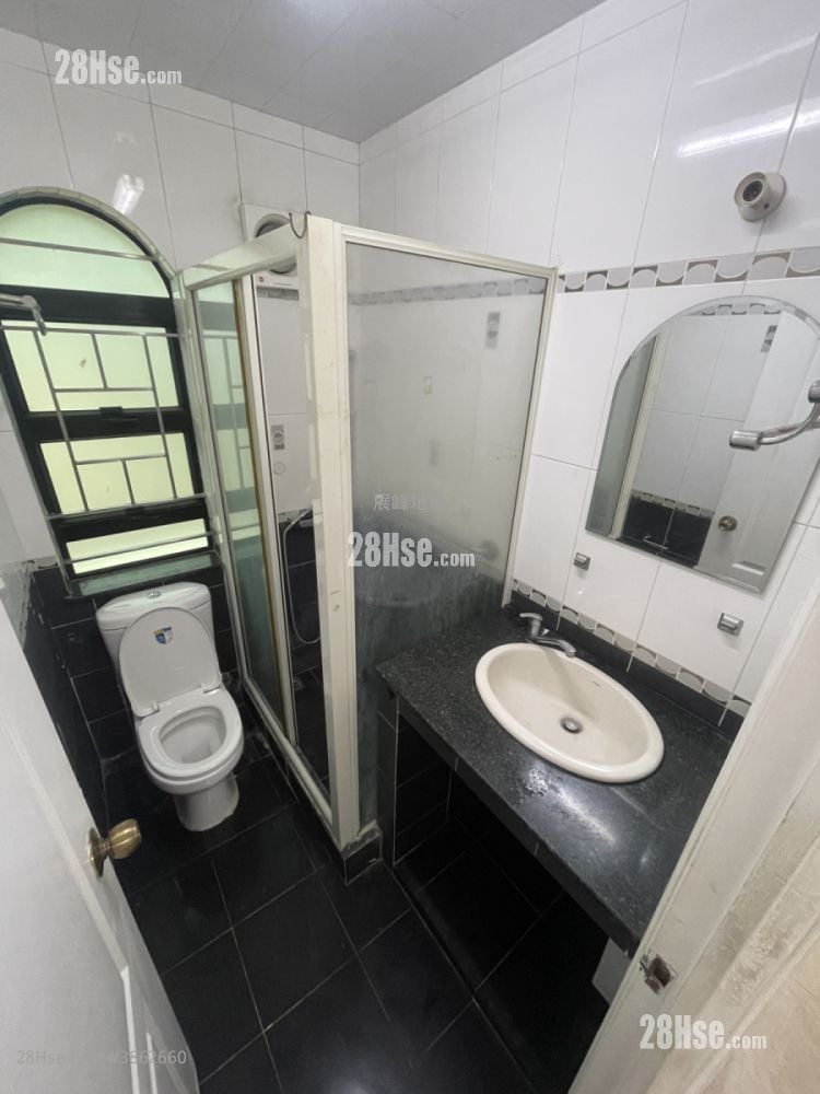 村屋 租盤 3 房 , 1 浴室 700 平方呎