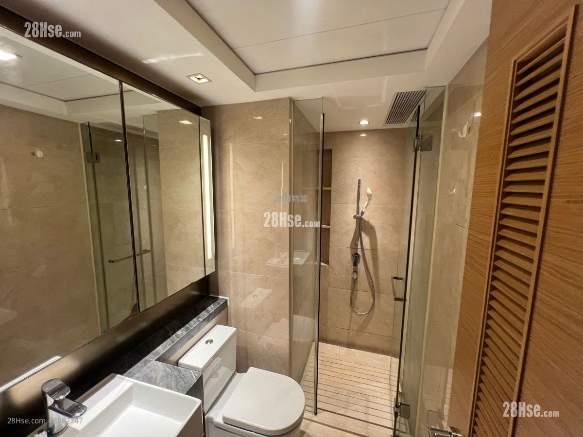 bathroom: Century Link Rental 2 Bedrooms , 2 Bathrooms 484 ft²