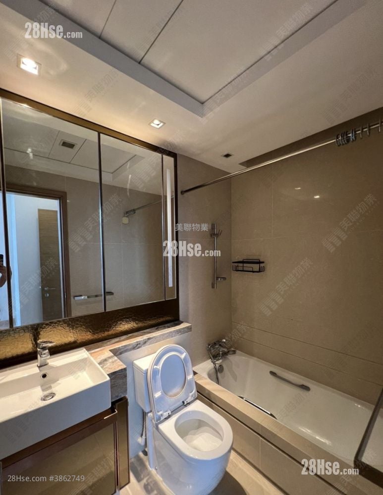 master room: Century Link Rental 3 Bedrooms , 2 Bathrooms 642 ft²