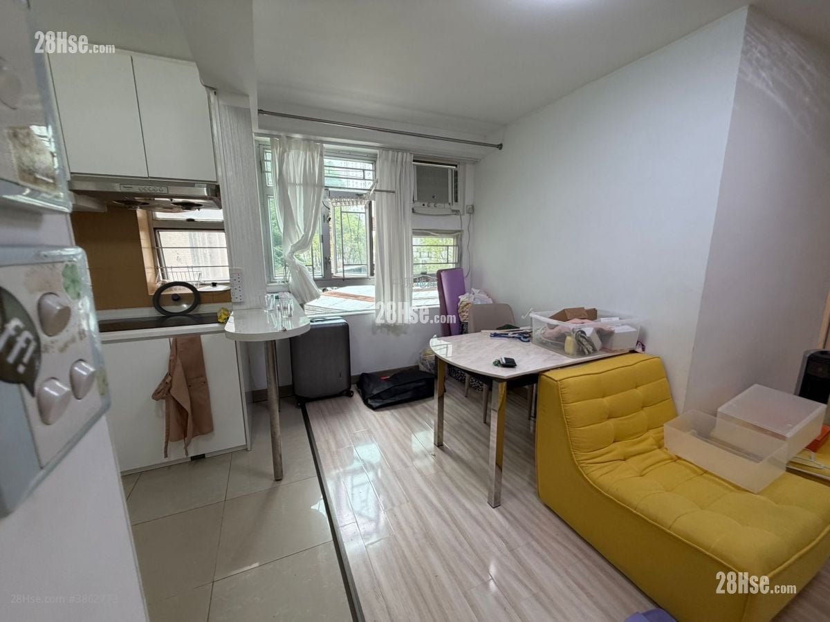 Wing Fok Centre Sell 2 Bedrooms , 1 Bathroom 431 ft²