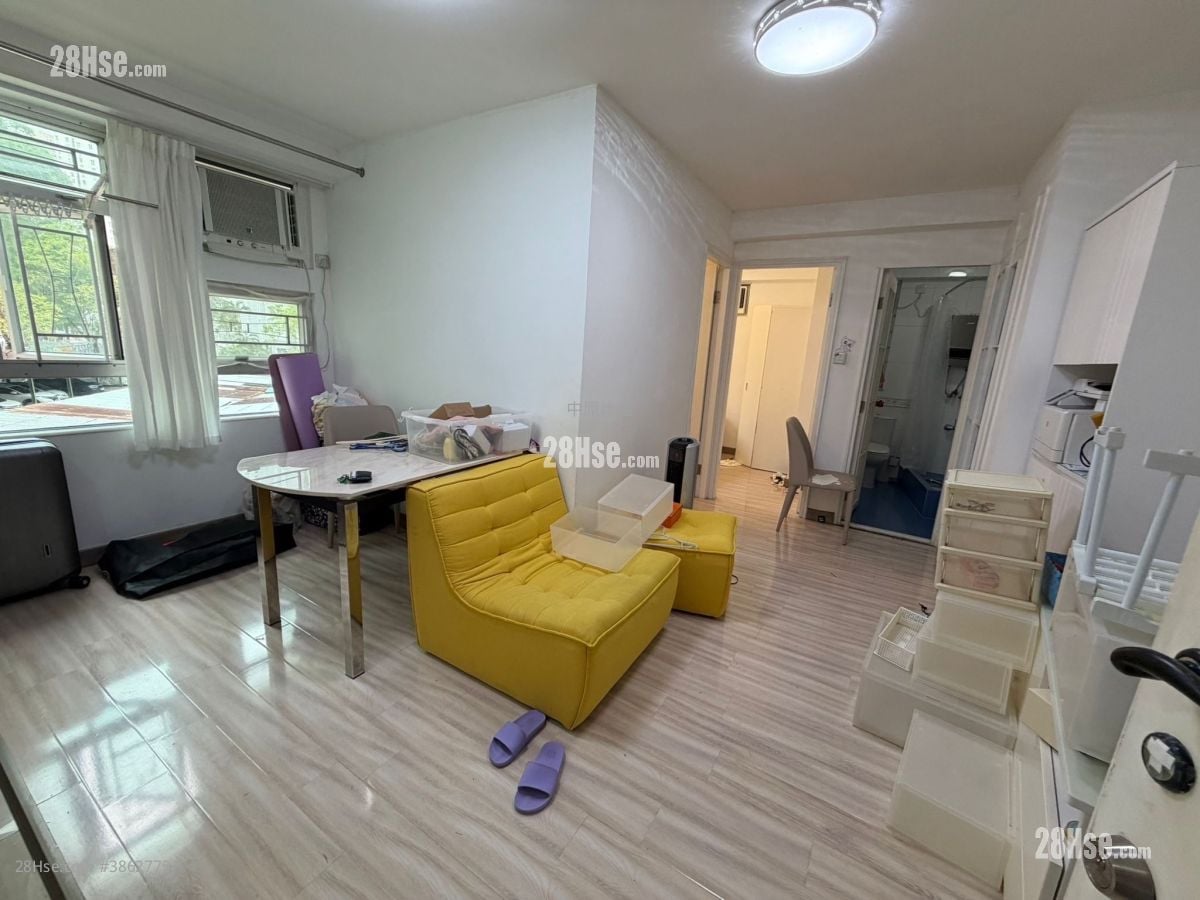 Wing Fok Centre Sell 2 Bedrooms , 1 Bathroom 431 ft²