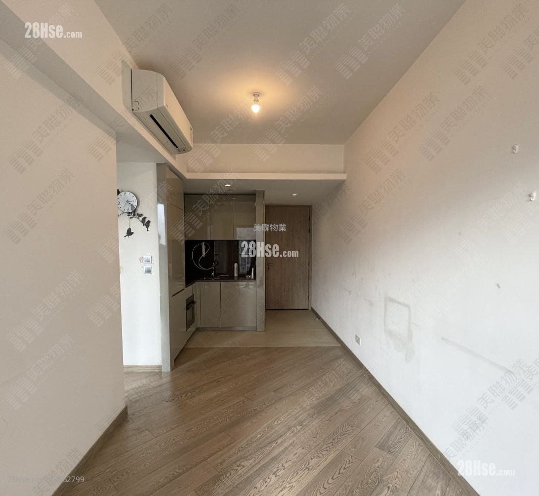 living room: The Parkville Sell 2 Bedrooms , 1 Bathroom 422 ft²