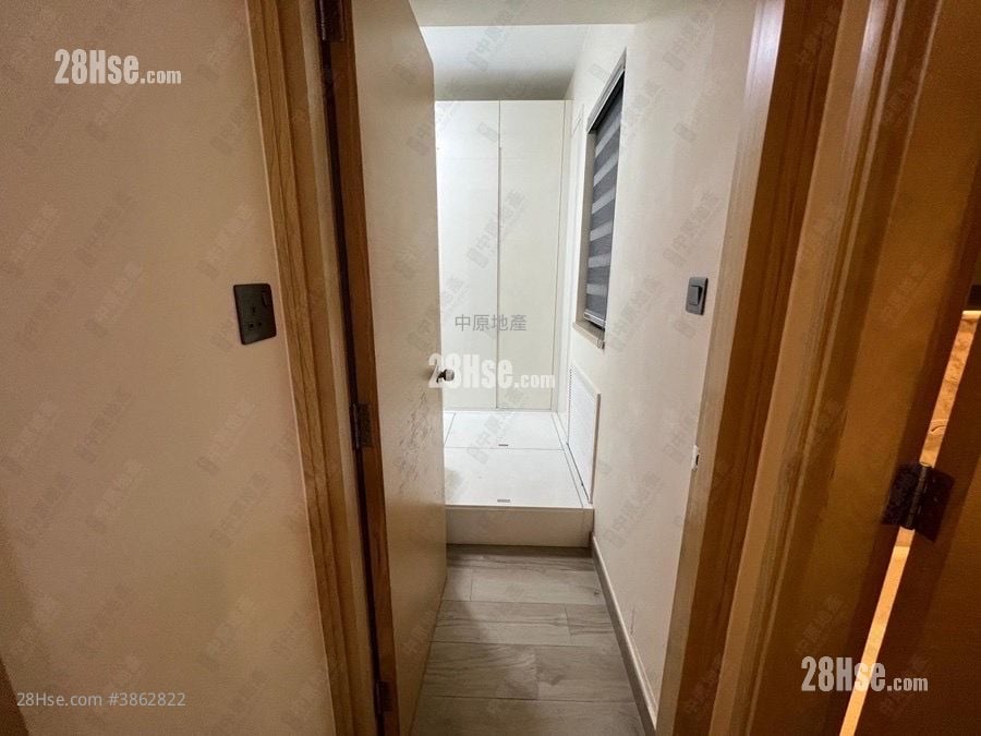 Yoho Midtown Sell 2 Bedrooms , 1 Bathroom 475 ft²