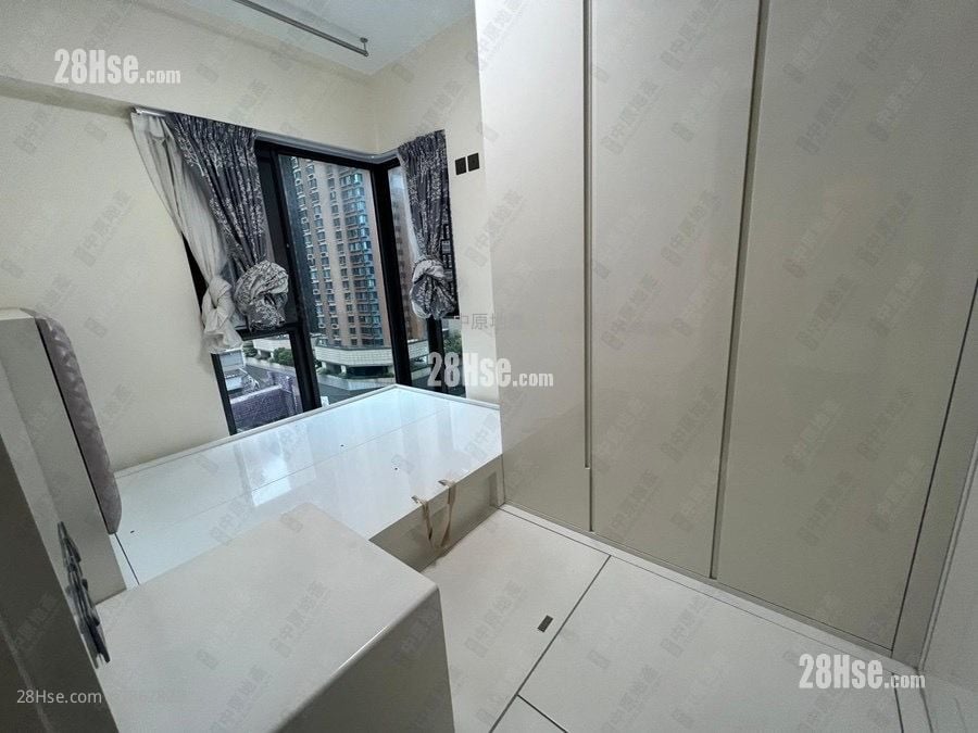 Yoho Midtown Sell 2 Bedrooms , 1 Bathroom 475 ft²