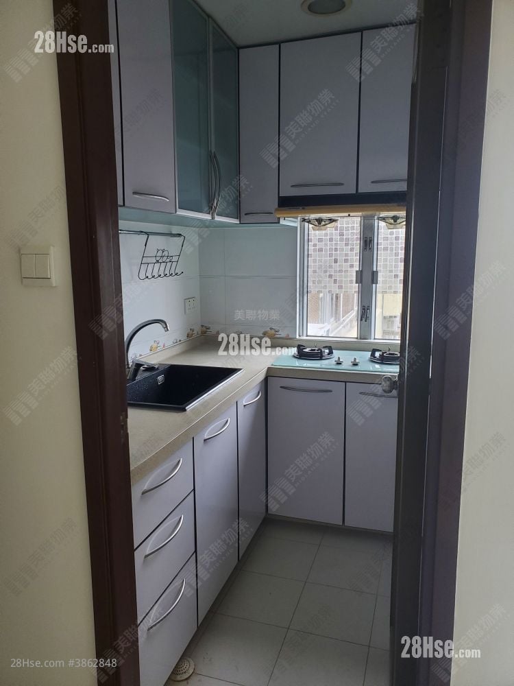 kitchen: Waldorf Garden Sell 2 Bedrooms , 1 Bathroom 404 ft²