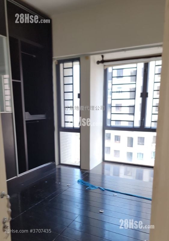 Florence Plaza Rental 2 Bedrooms , 1 Bathroom 340 ft²