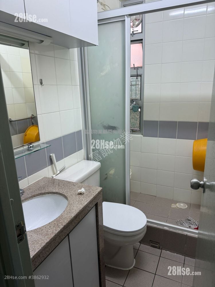 Yau Chui Court Sell 3 Bedrooms , 1 Bathroom 553 ft²