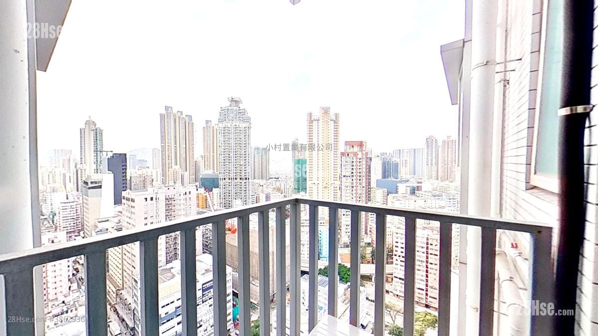 balcony: Grand Metro Rental 3 Bedrooms , 2 Bathrooms 693 ft²