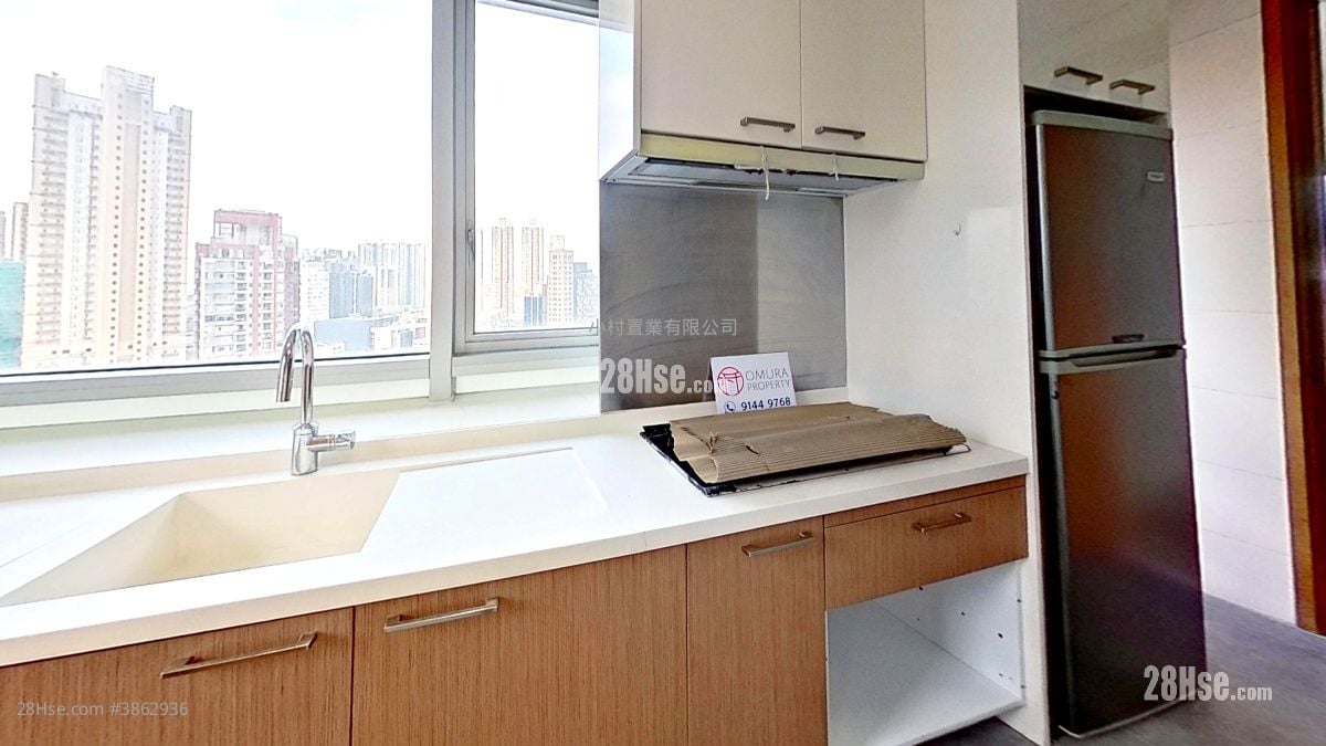 kitchen: Grand Metro Rental 3 Bedrooms , 2 Bathrooms 693 ft²