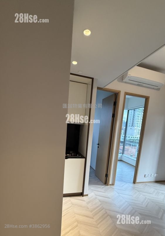 Eight Southpark Sell 2 Bedrooms , 1 Bathroom 351 ft²