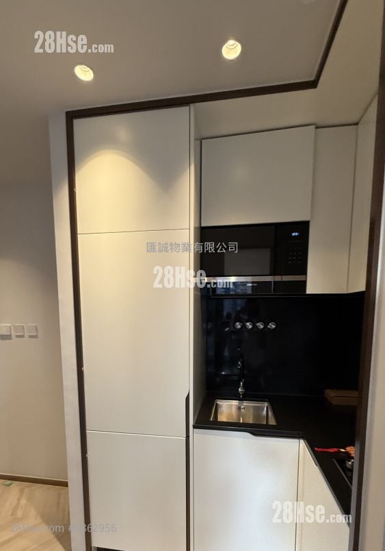 Eight Southpark Sell 2 Bedrooms , 1 Bathroom 351 ft²