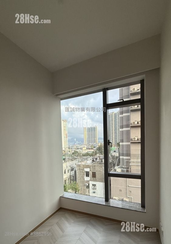 Eight Southpark Sell 2 Bedrooms , 1 Bathroom 351 ft²