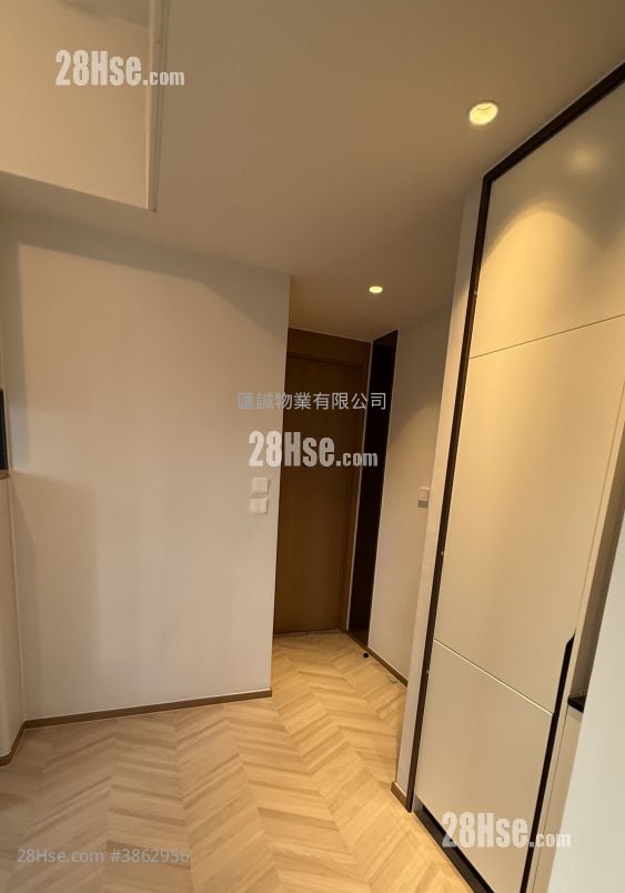 Eight Southpark Sell 2 Bedrooms , 1 Bathroom 351 ft²