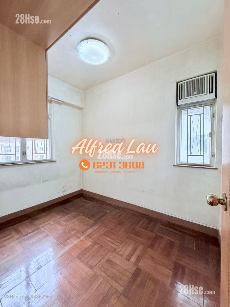 Hung Kwong Building Sell 3 Bedrooms , 1 Bathroom 452 ft²