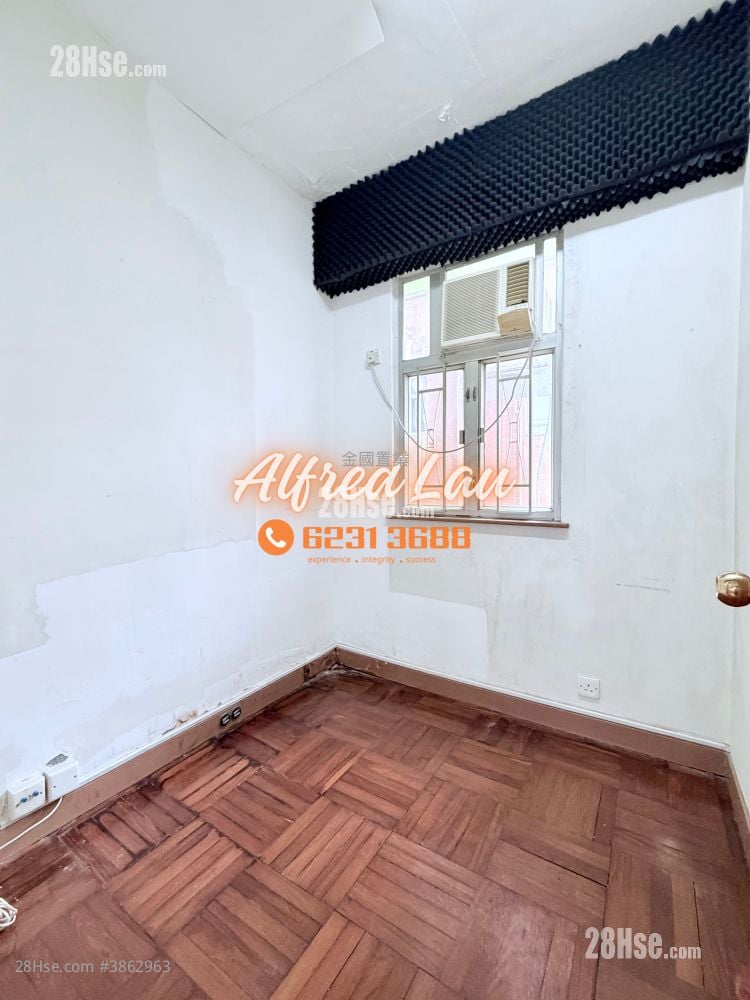 Hung Kwong Building Sell 3 Bedrooms , 1 Bathroom 452 ft²