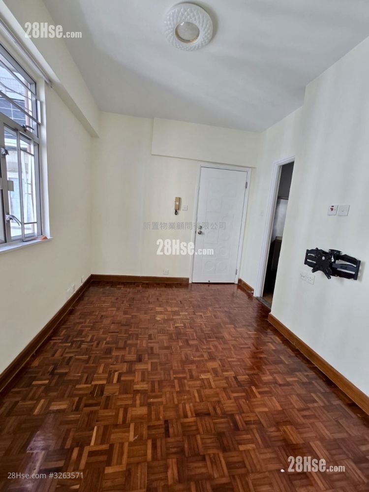 Hong Wah Mansion Sell 2 Bedrooms , 1 Bathroom 325 ft²