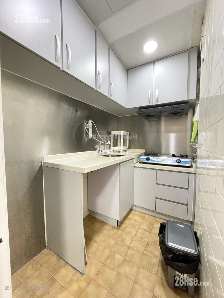 Hong Wah Mansion Sell 2 Bedrooms , 1 Bathroom 325 ft²