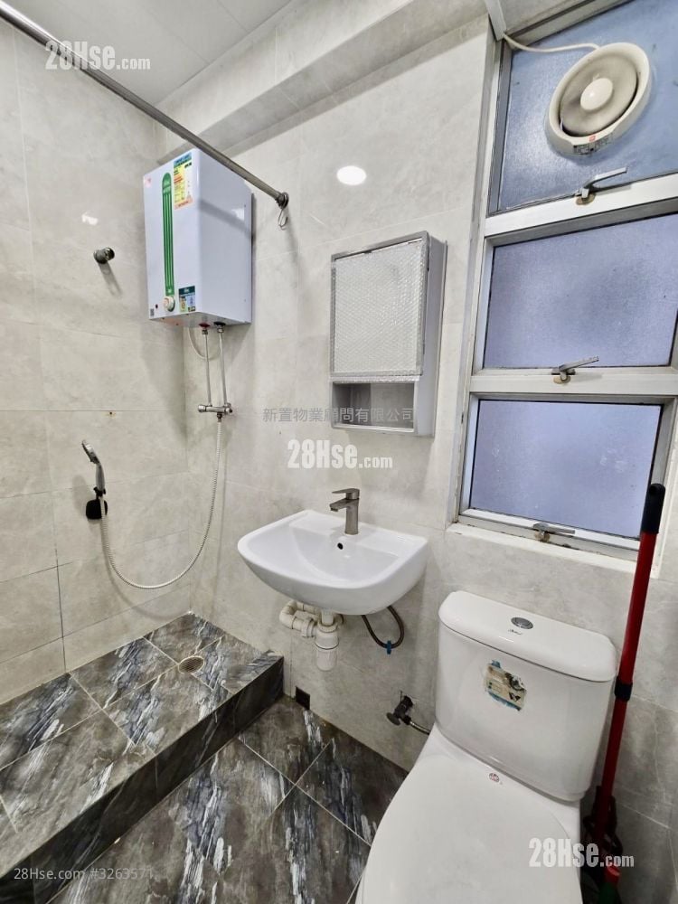 Hong Wah Mansion Sell 2 Bedrooms , 1 Bathroom 325 ft²