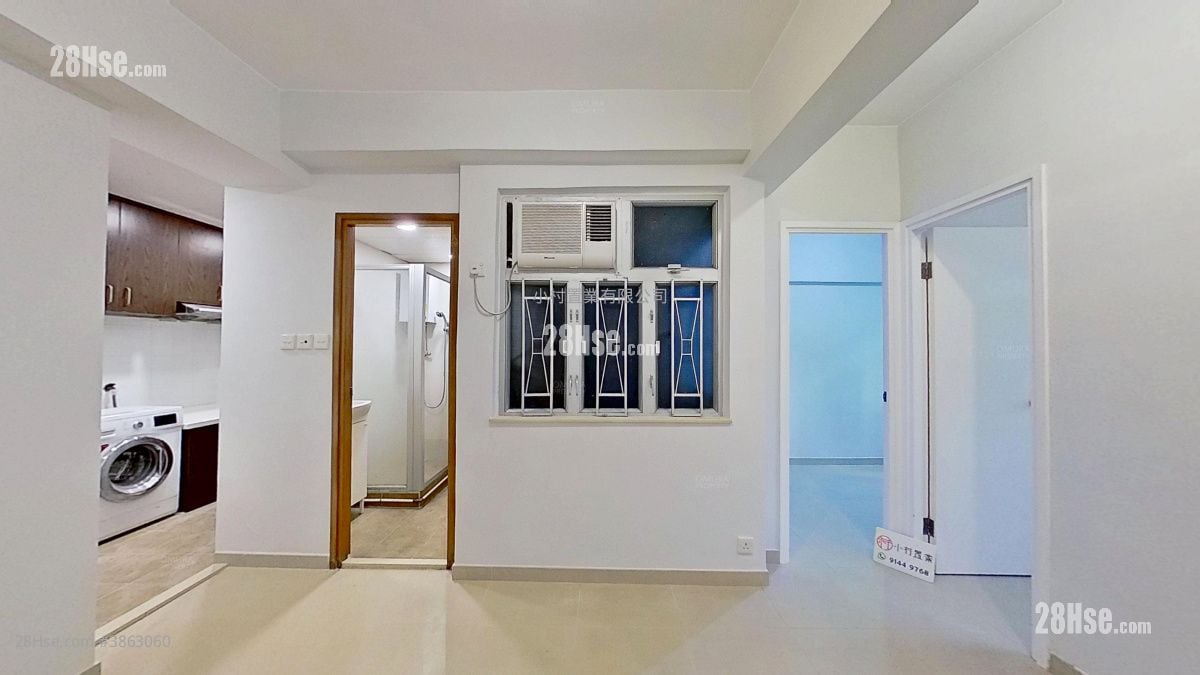 living room: Kam Hoi Mansion Rental 2 Bedrooms , 1 Bathroom 357 ft²