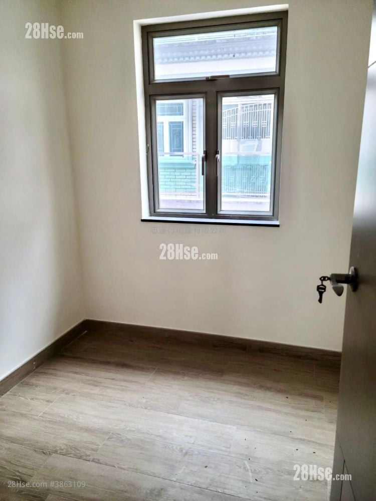 Village Sell 3 Bedrooms , 2 Bathrooms 700 ft²