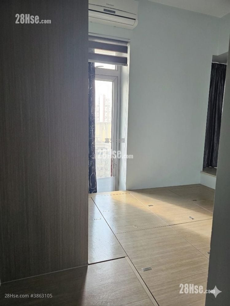 The Reach Sell 2 Bedrooms 425 ft²