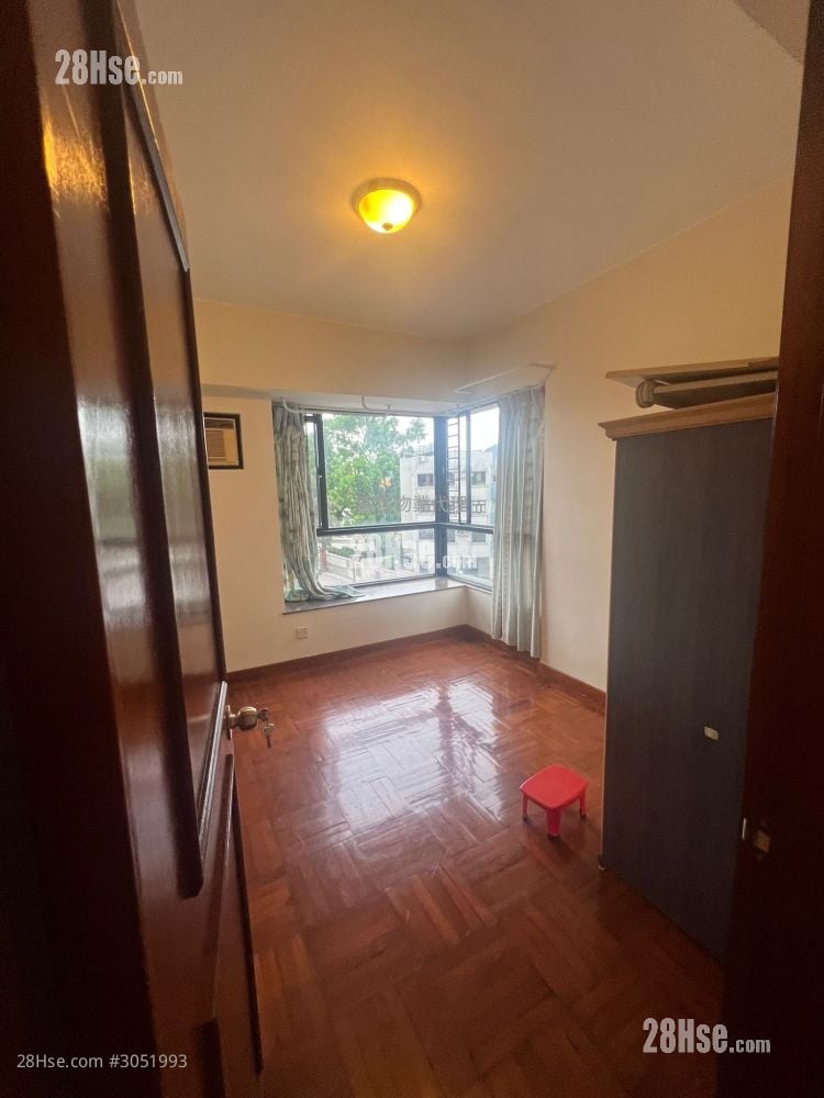 Meadowlands Sell 4 Bedrooms , 3 Bathrooms 972 ft²