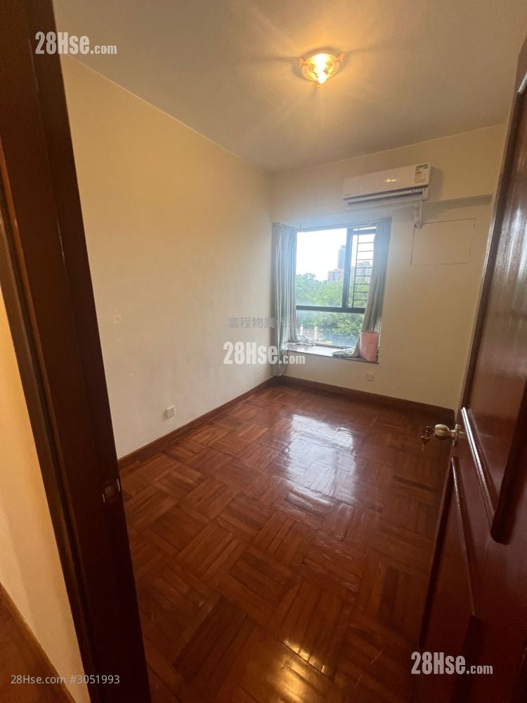 Meadowlands Sell 4 Bedrooms , 3 Bathrooms 972 ft²