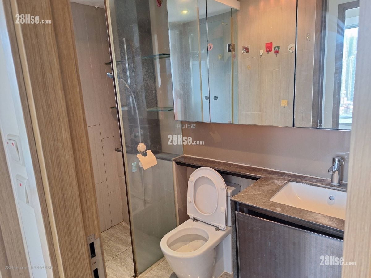 The Reach Sell 2 Bedrooms 425 ft²