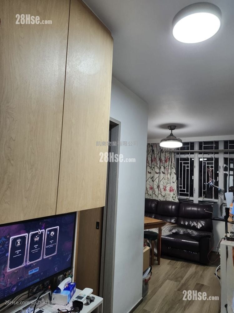 Hoi Lok Court Sell 3 Bedrooms , 1 Bathroom 393 ft²