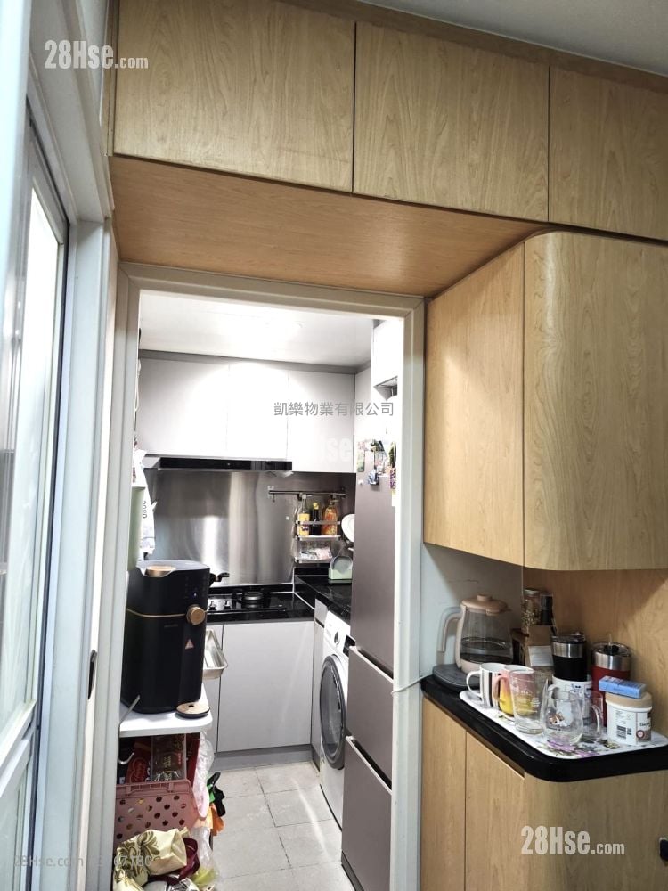 Hoi Lok Court Sell 3 Bedrooms , 1 Bathroom 393 ft²