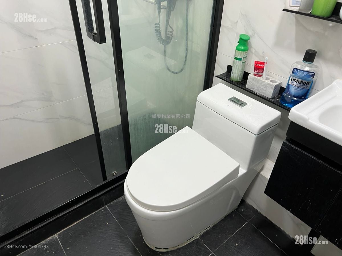 Kwun Tak Court Sell 2 Bedrooms , 2 Bathrooms 568 ft²