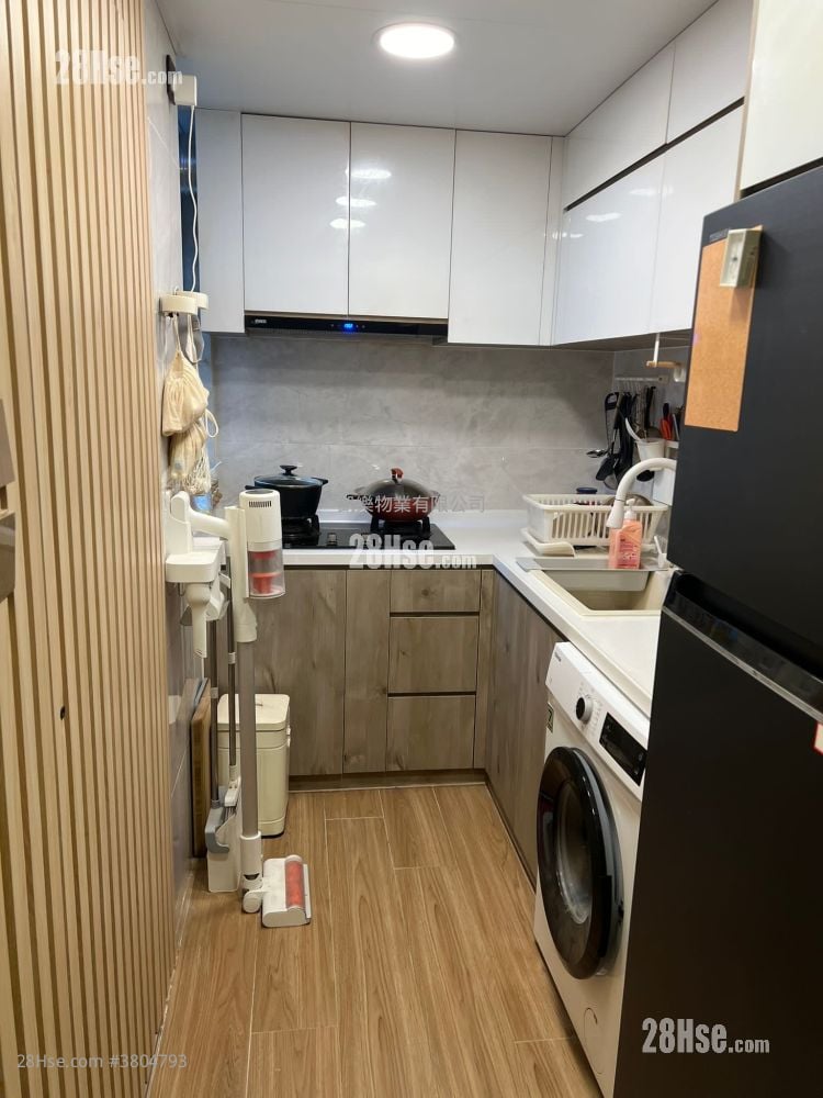 Kwun Tak Court Sell 2 Bedrooms , 2 Bathrooms 568 ft²