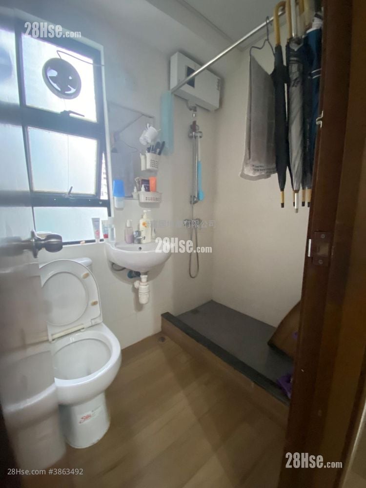 Wing Loong Building Sell 2 Bedrooms , 1 Bathroom 293 ft²