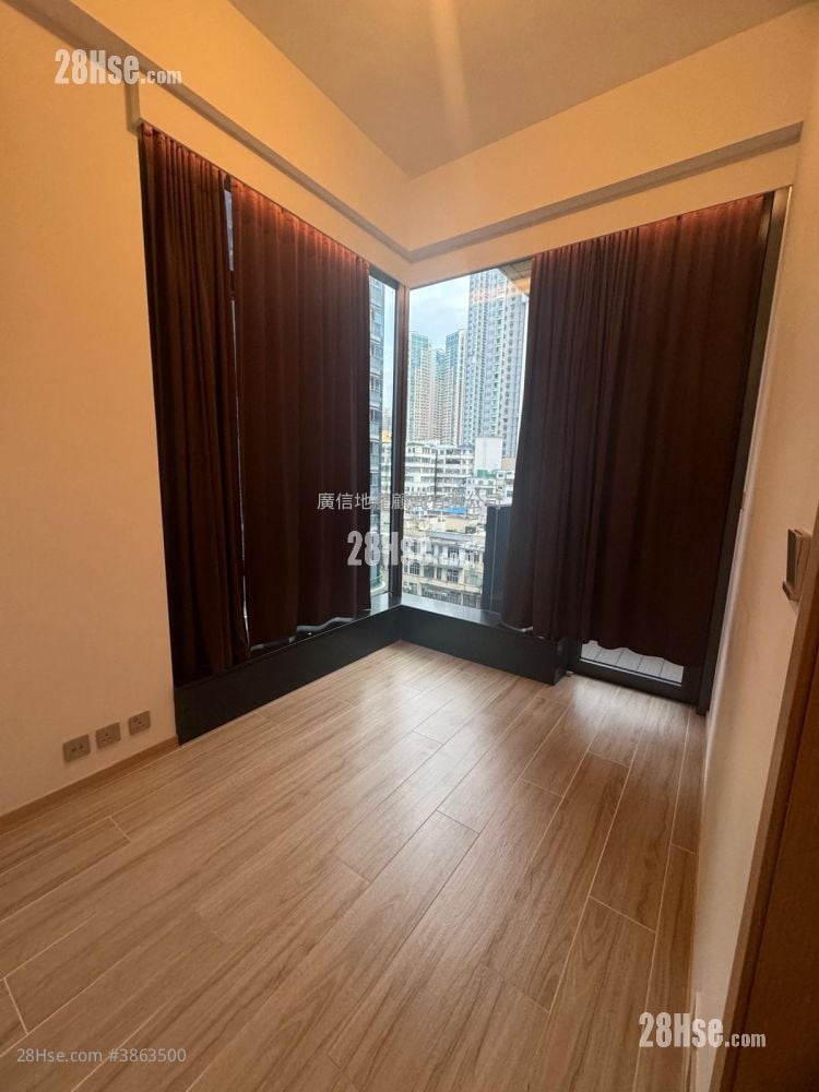 Aquila Square Mile Sell 2 Bedrooms , 1 Bathroom 400 ft²