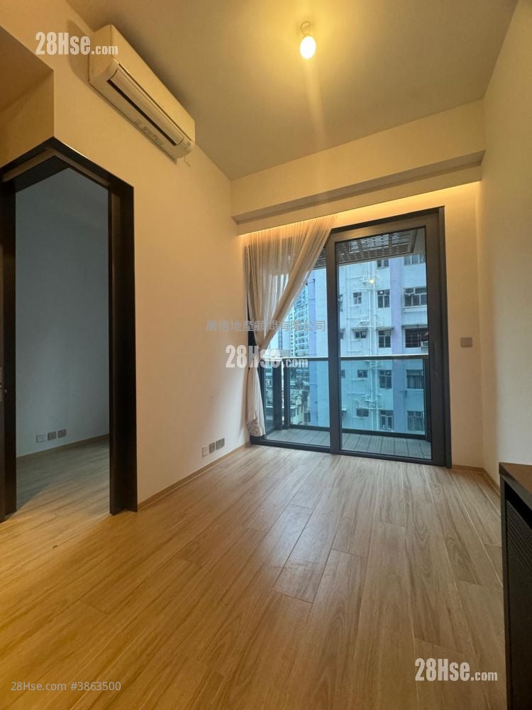 Aquila Square Mile Sell 2 Bedrooms , 1 Bathroom 400 ft²