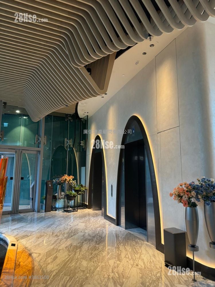 Aquila Square Mile Sell 2 Bedrooms , 1 Bathroom 400 ft²