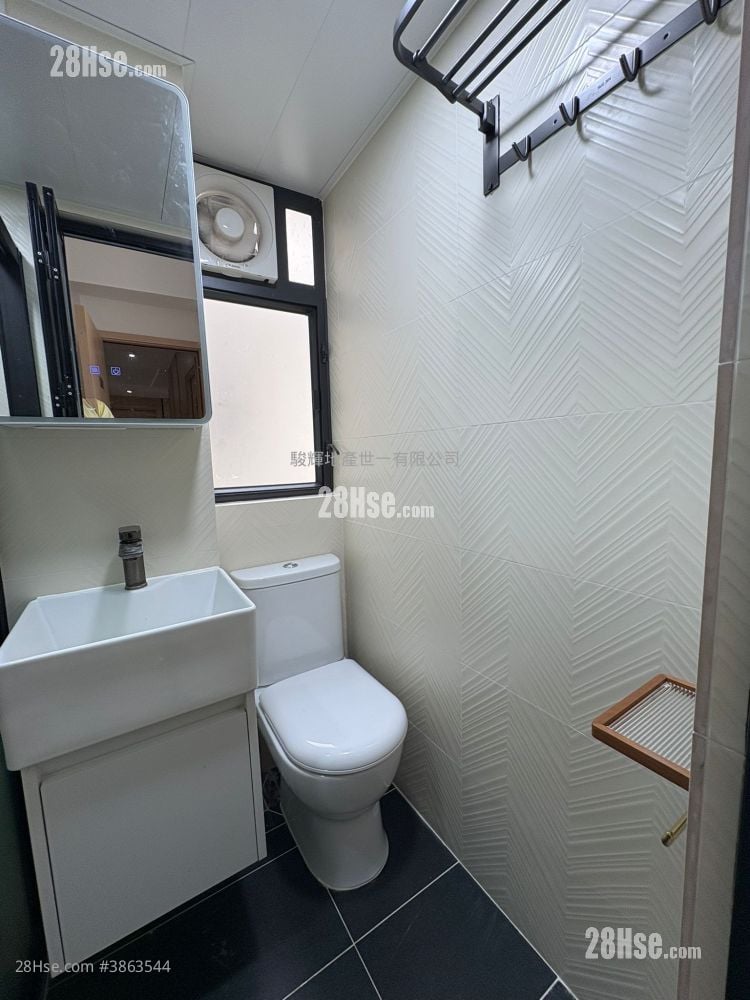 Man Fai Building Rental 160 ft²