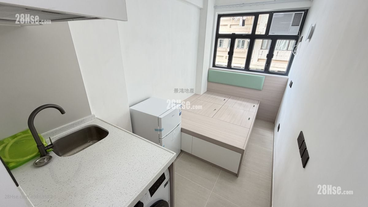Man Fai Building Rental Studio , 1 Bathroom 120 ft²