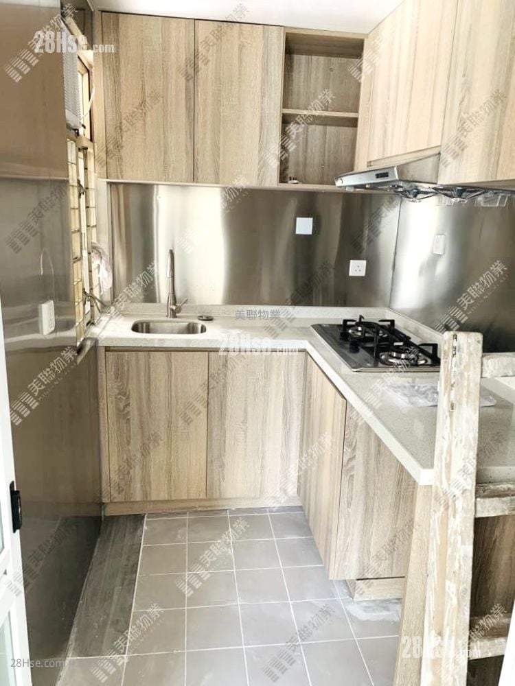 Sheung Shui Centre Sell 2 Bedrooms 351 ft²