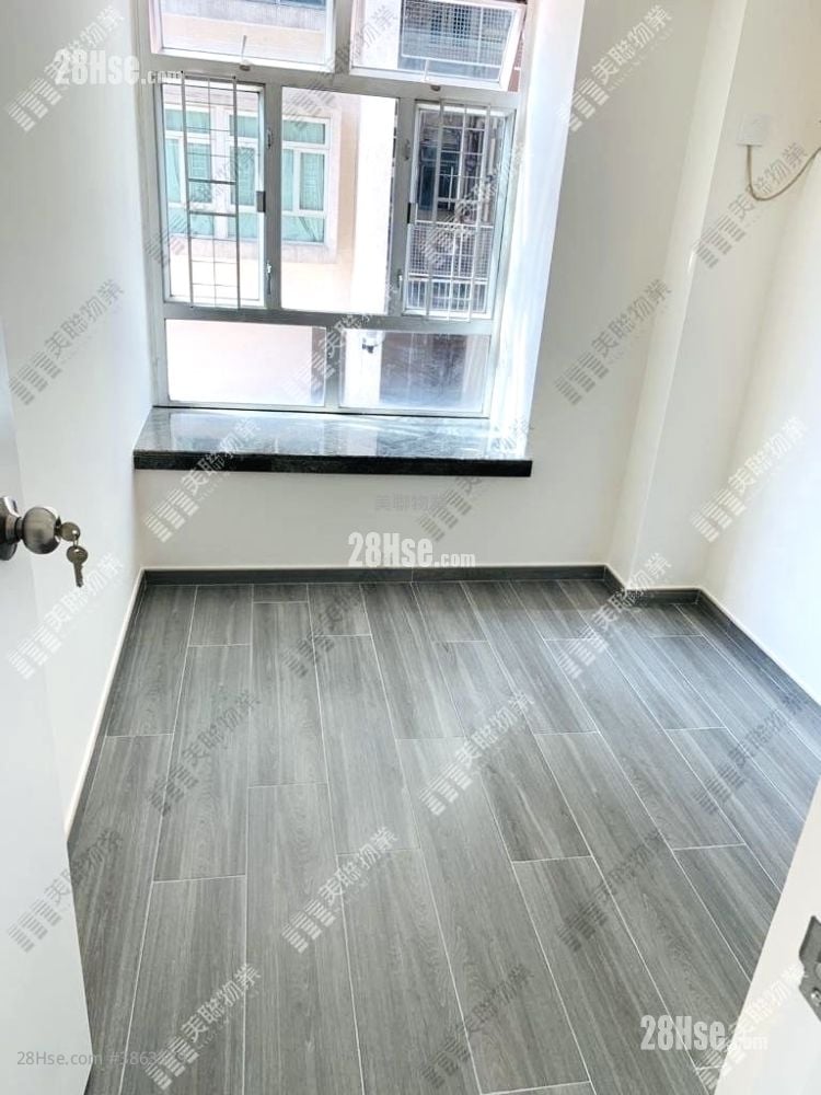 Sheung Shui Centre Sell 2 Bedrooms 351 ft²